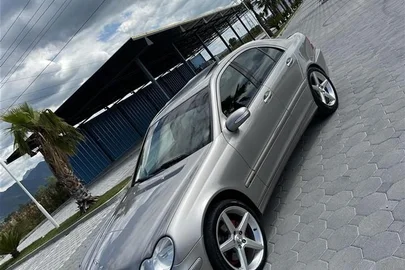 2006' Mercedes-Benz 220