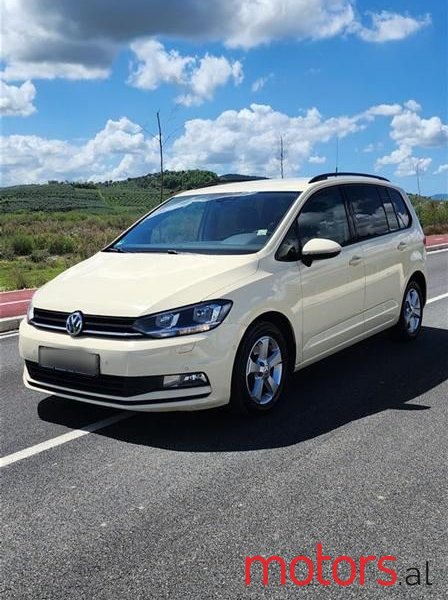 2017' Volkswagen Touran photo #2