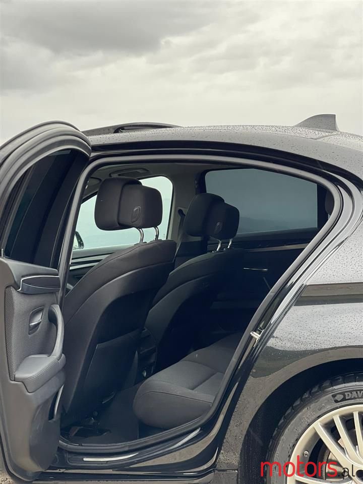 2010' BMW 530 photo #6