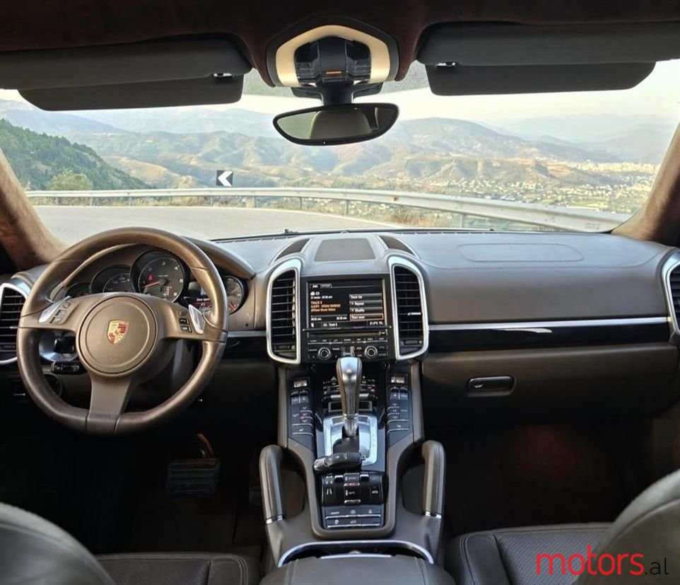 2012' Porsche Cayenne photo #4