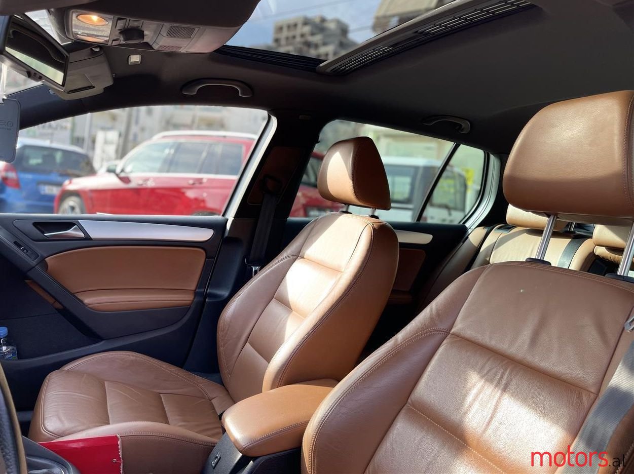 2009' Volkswagen Golf photo #3