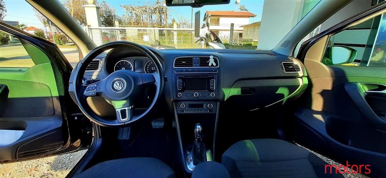 2012' Volkswagen Polo photo #6