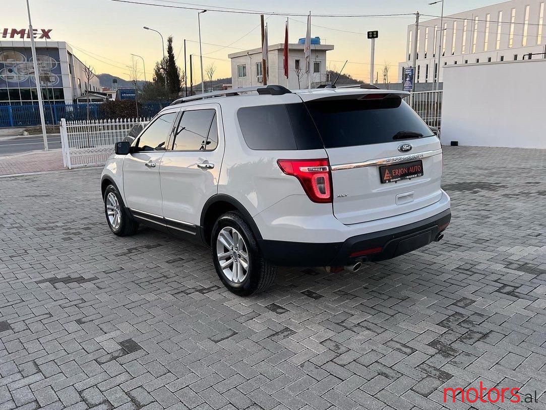 2011' Ford Explorer photo #3