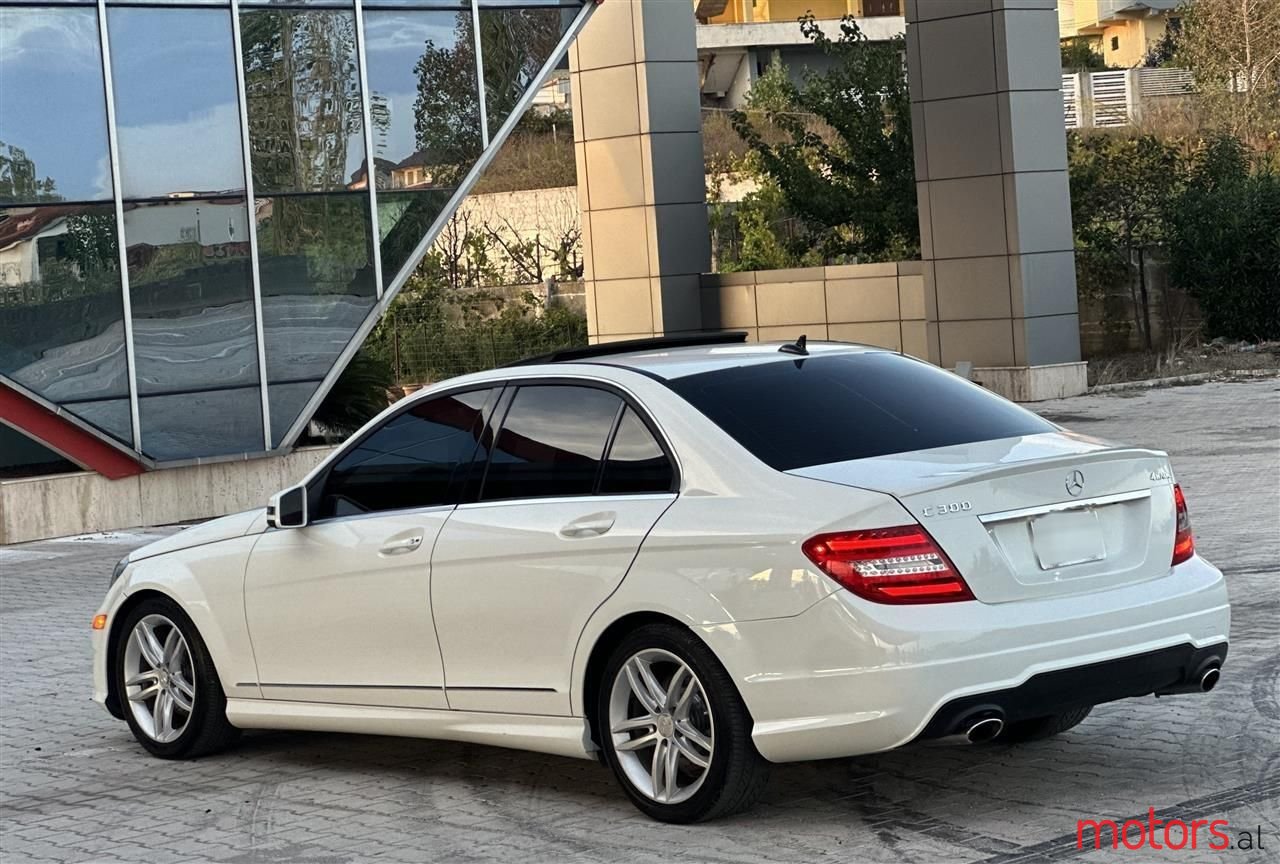 2012' Mercedes-Benz C 300 photo #5