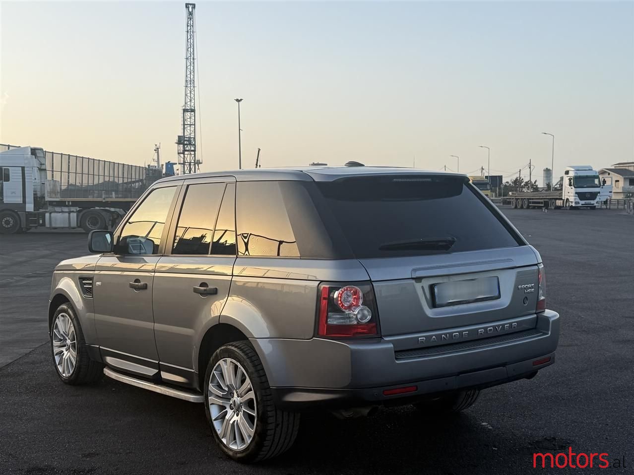 2011' Land Rover Range Rover Sport photo #3