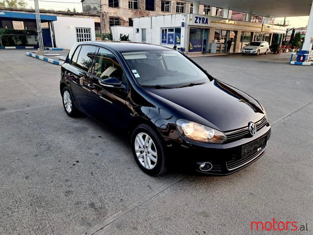 2010' Volkswagen Golf photo #2