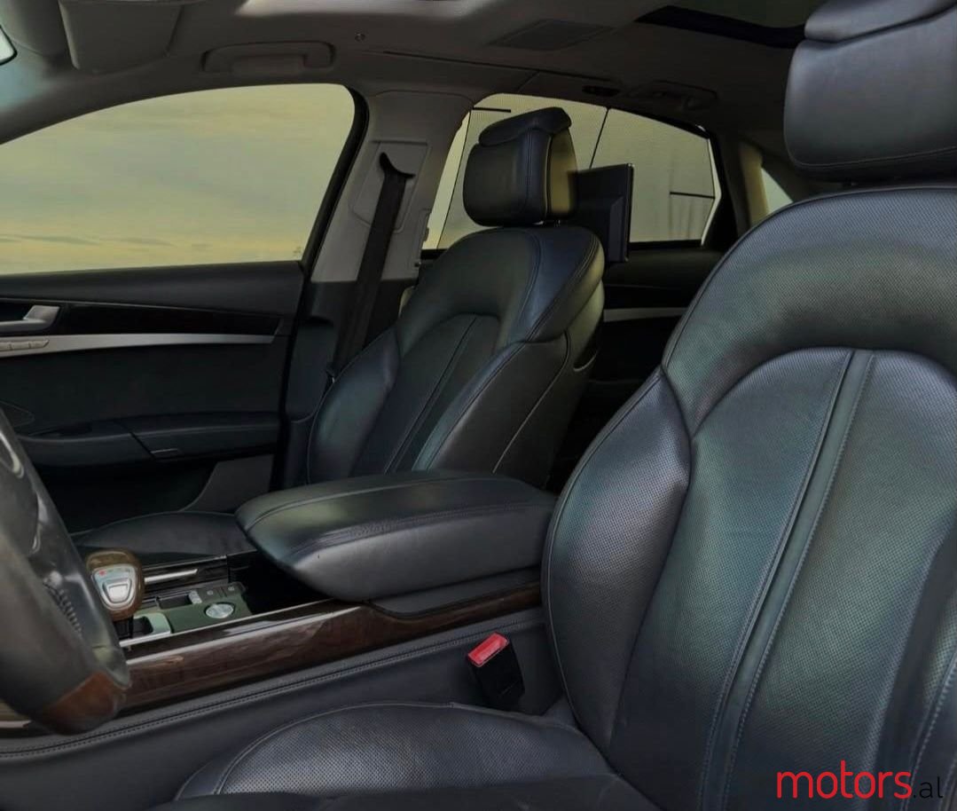 2015' Audi A8 photo #2