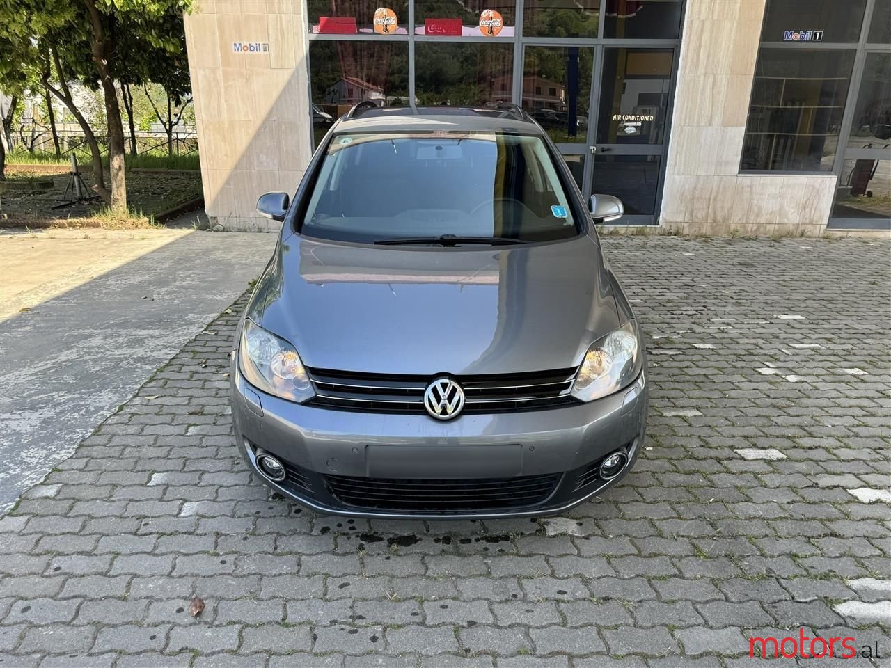 2010' Volkswagen Golf photo #2