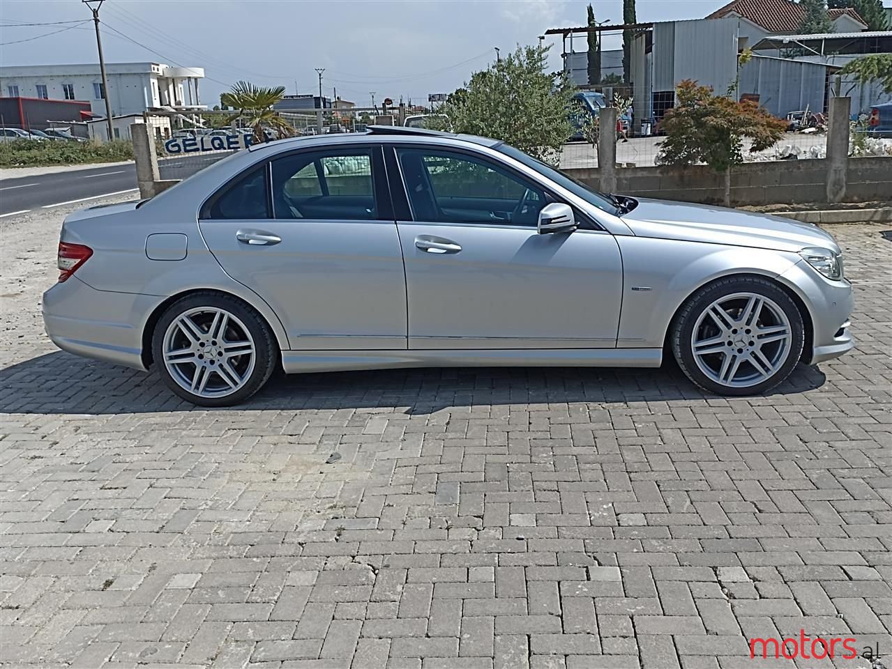 2011' Mercedes-Benz C 220 photo #2