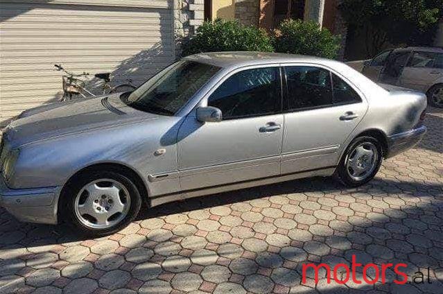 1999' Mercedes-Benz 220 photo #1