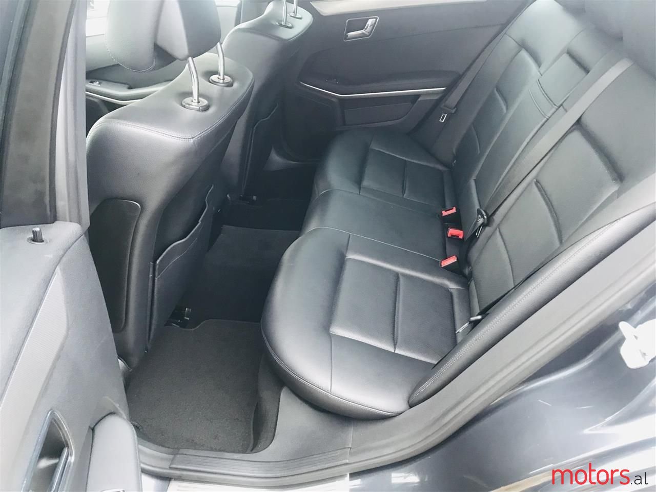 2010' Mercedes-Benz E 200 photo #3