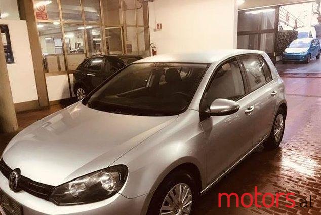 2009' Volkswagen Golf photo #1