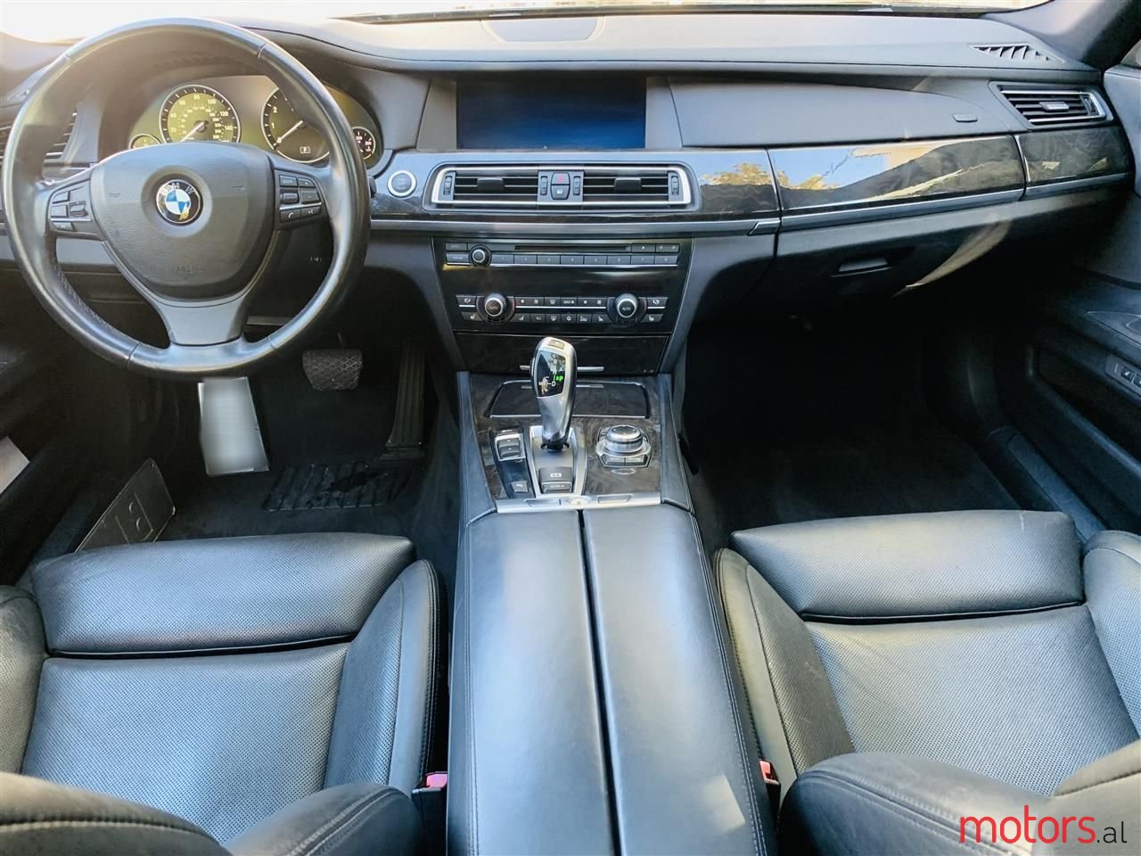 2012' BMW 750 photo #3