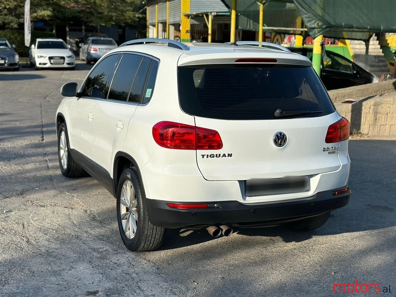 2015' Volkswagen Tiguan photo #3