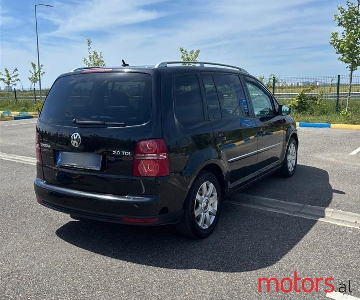 2010' Volkswagen Touran photo #2