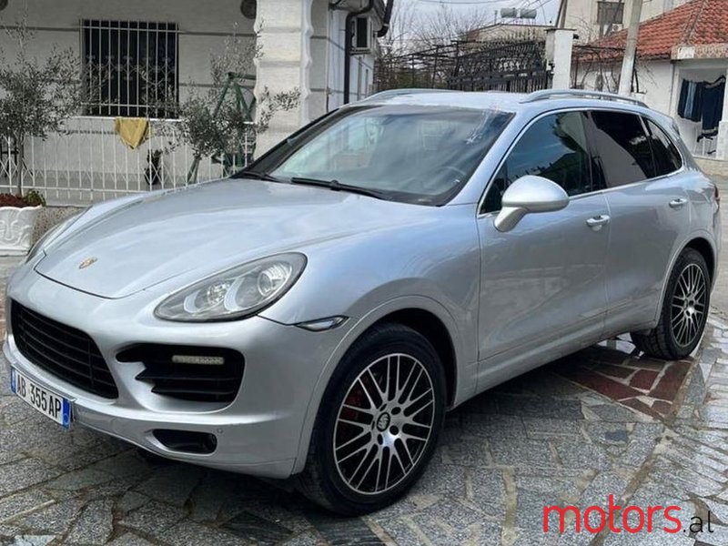 2012' Porsche Cayenne photo #2