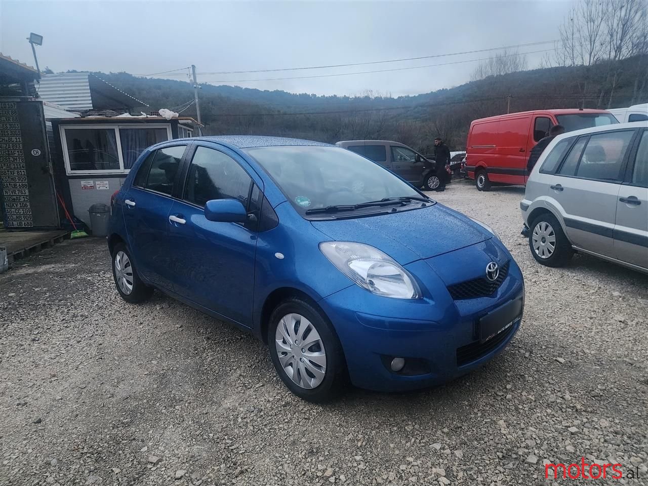 2011' Toyota Yaris photo #1