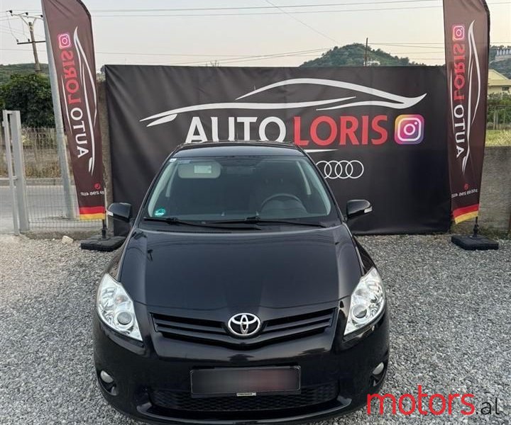 2011' Toyota Auris photo #5