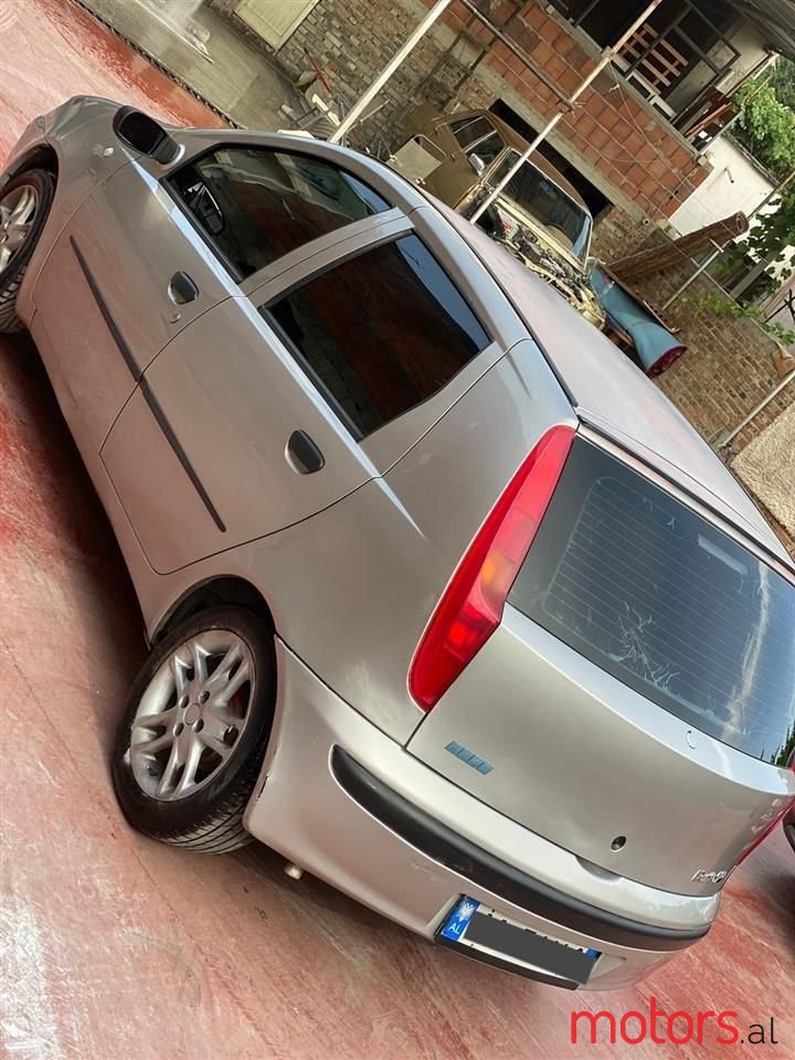 2001' Fiat Punto photo #3