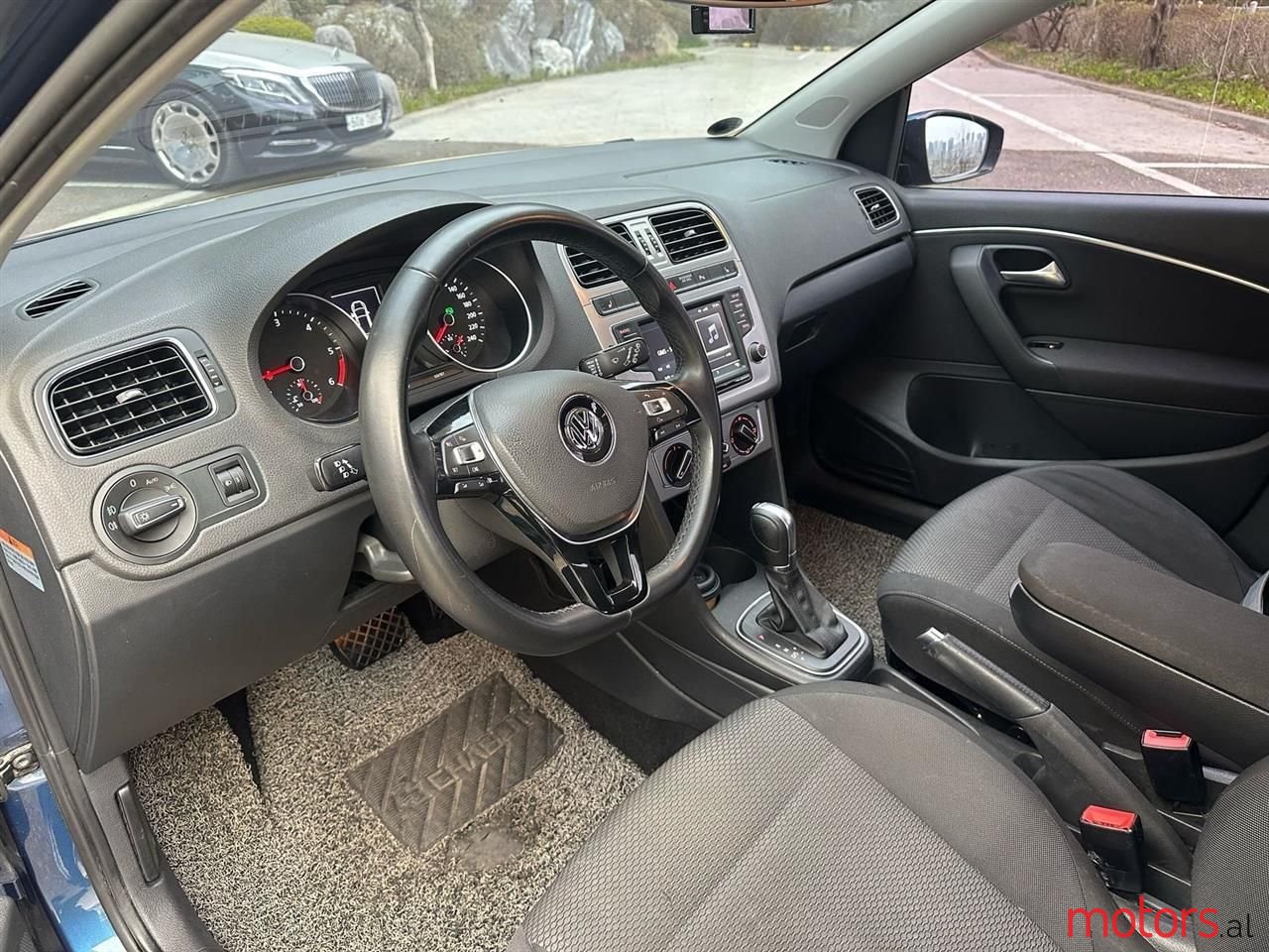 2015' Volkswagen Polo photo #4