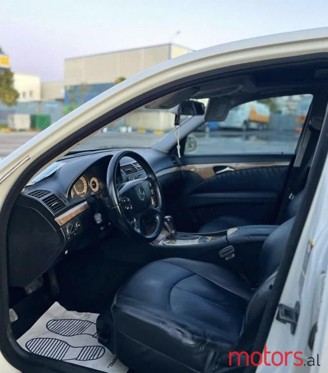 2007' Mercedes-Benz E 220 photo #4