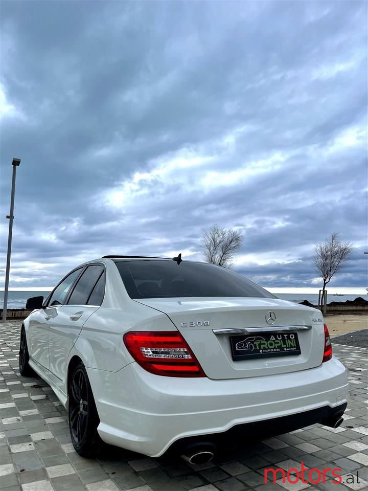 2012' Mercedes-Benz C 300 photo #5