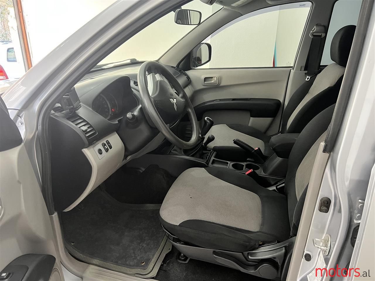 2010' Mitsubishi L200 photo #3