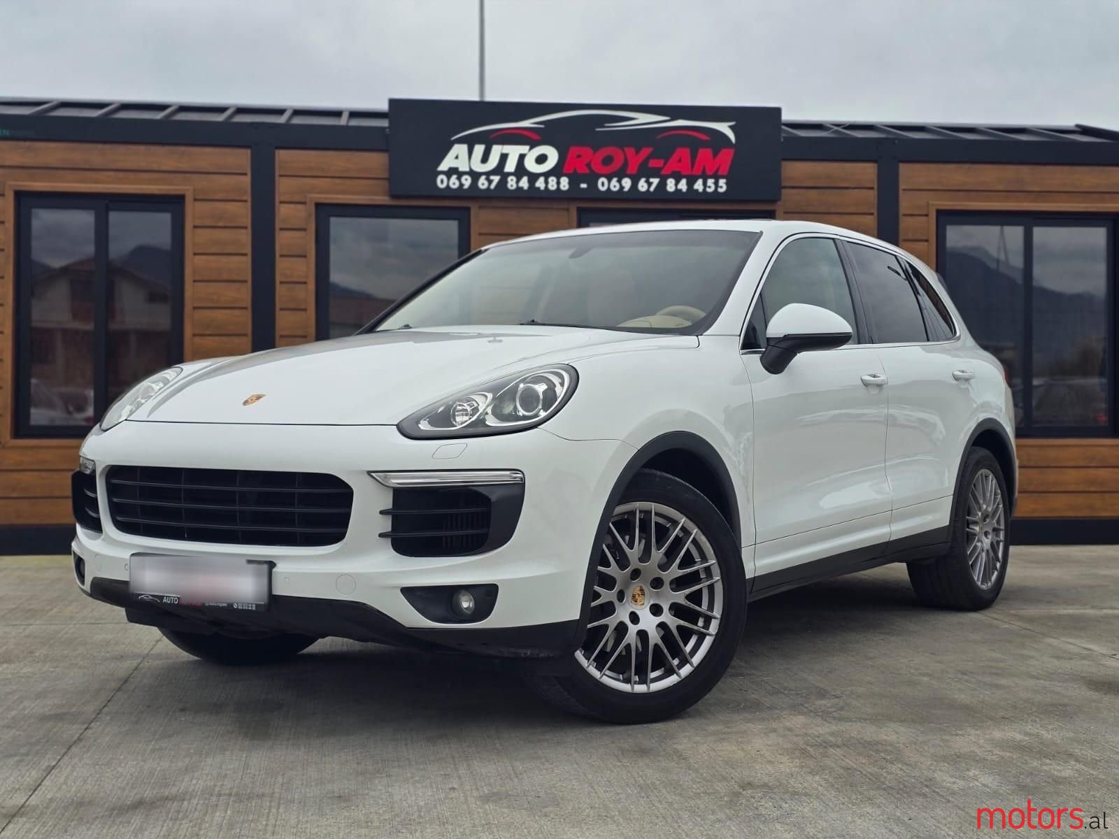 2016' Porsche Cayenne photo #1