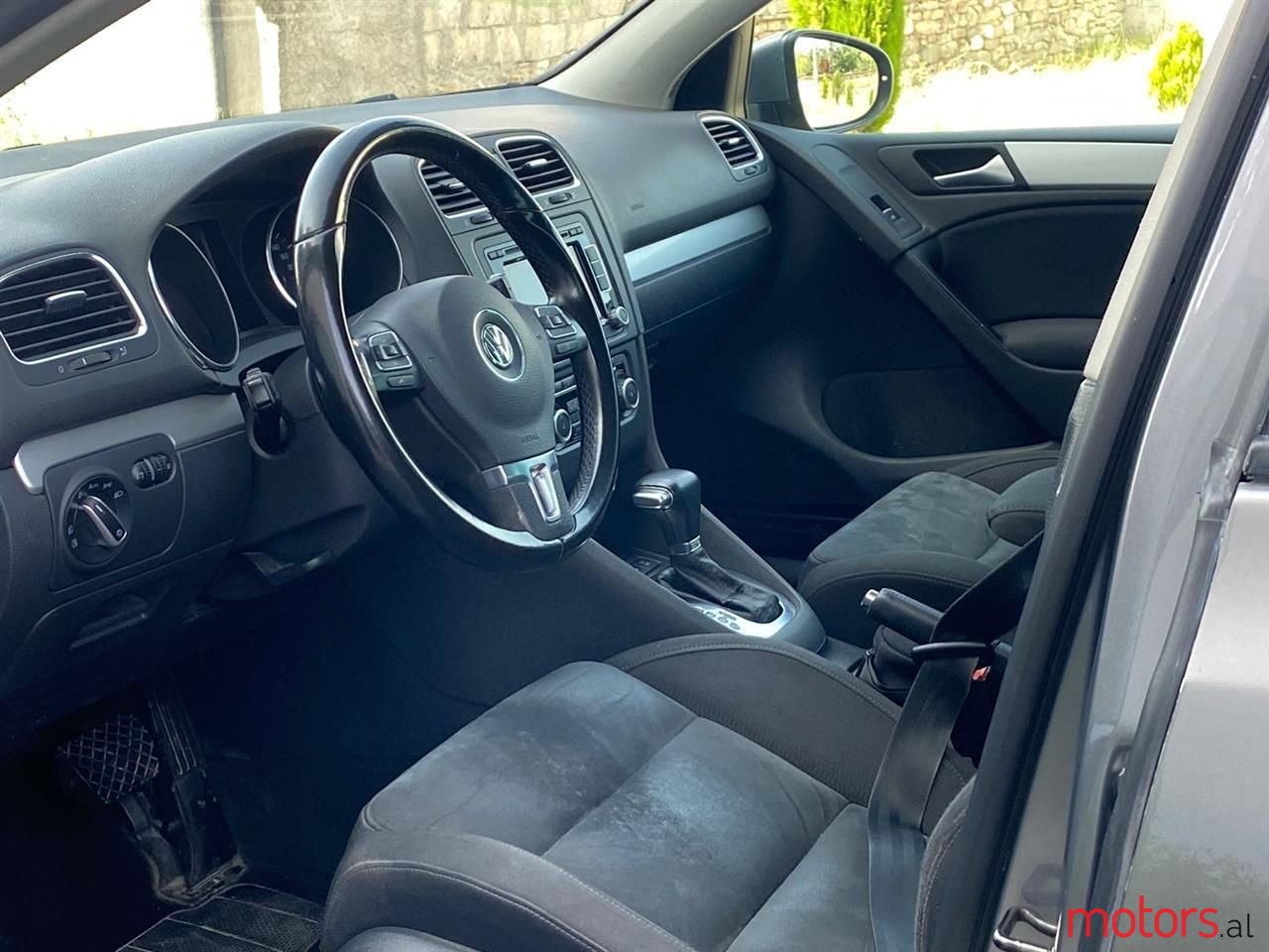 2009' Volkswagen Golf photo #3