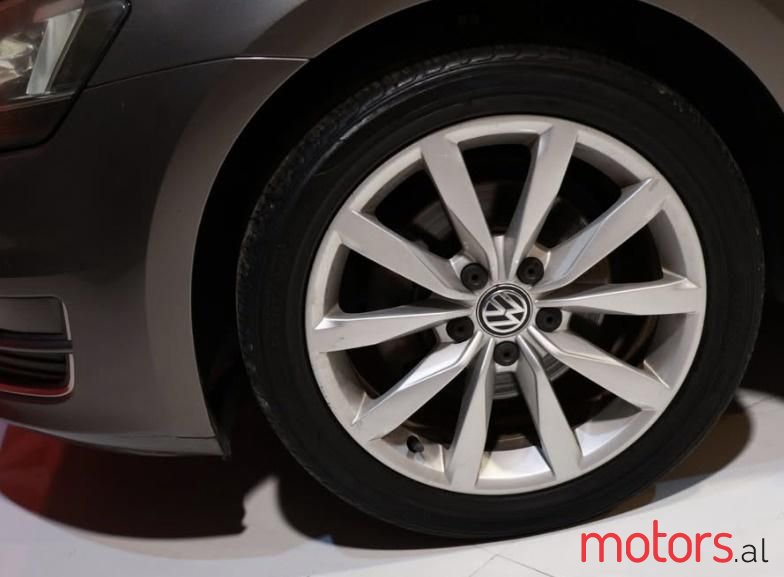 2013' Volkswagen Golf photo #6