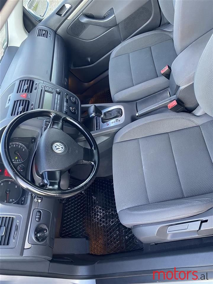 2005' Volkswagen Golf photo #4