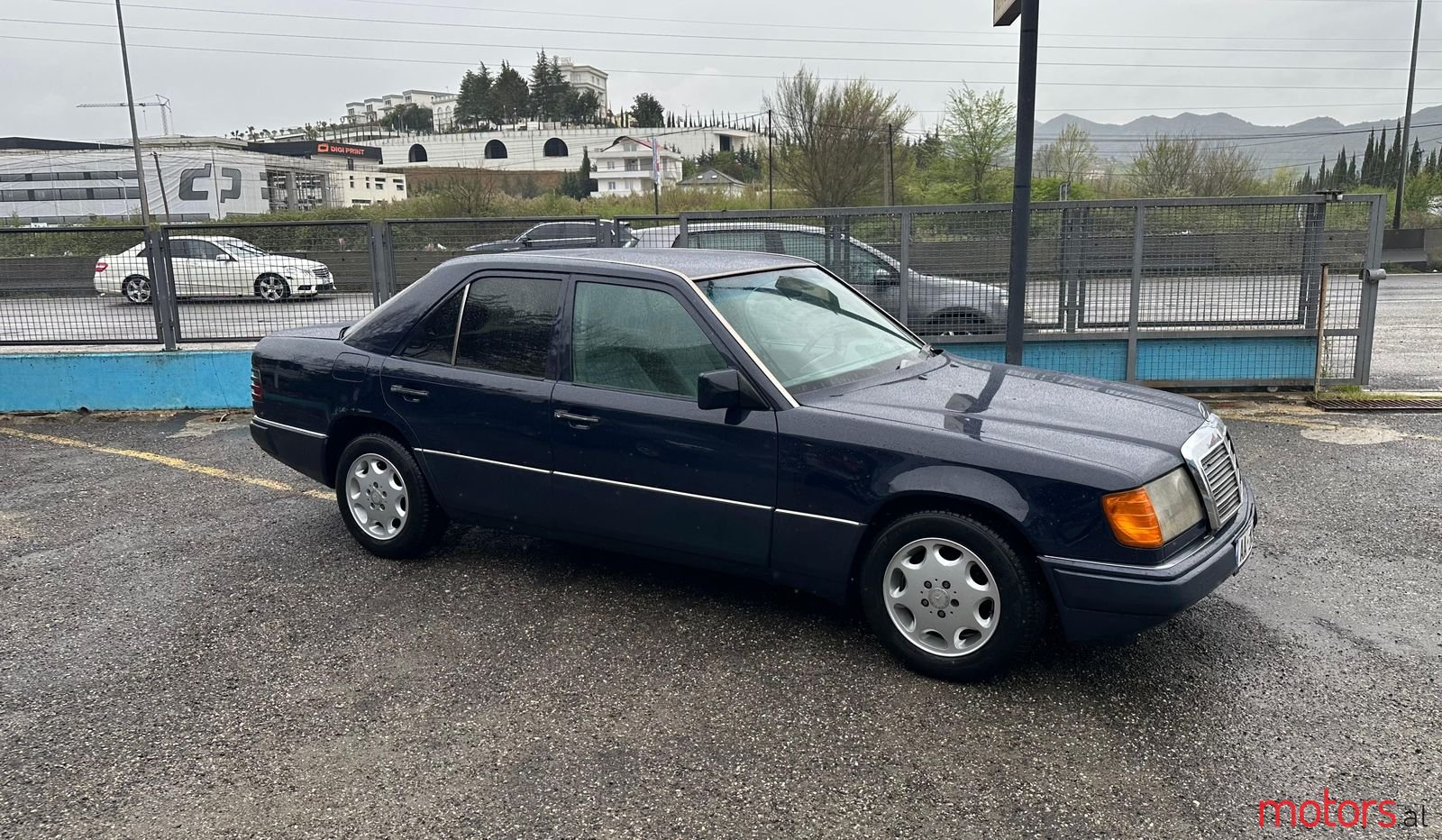 1993' Mercedes-Benz E 250 photo #2