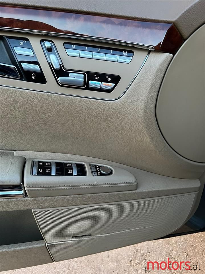 2011' Mercedes-Benz S 500 photo #6