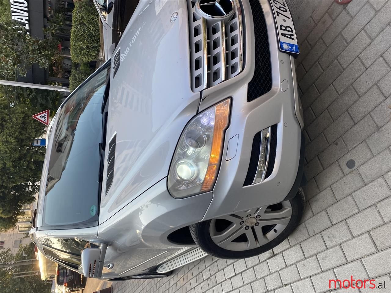 2010' Mercedes-Benz 350 photo #1