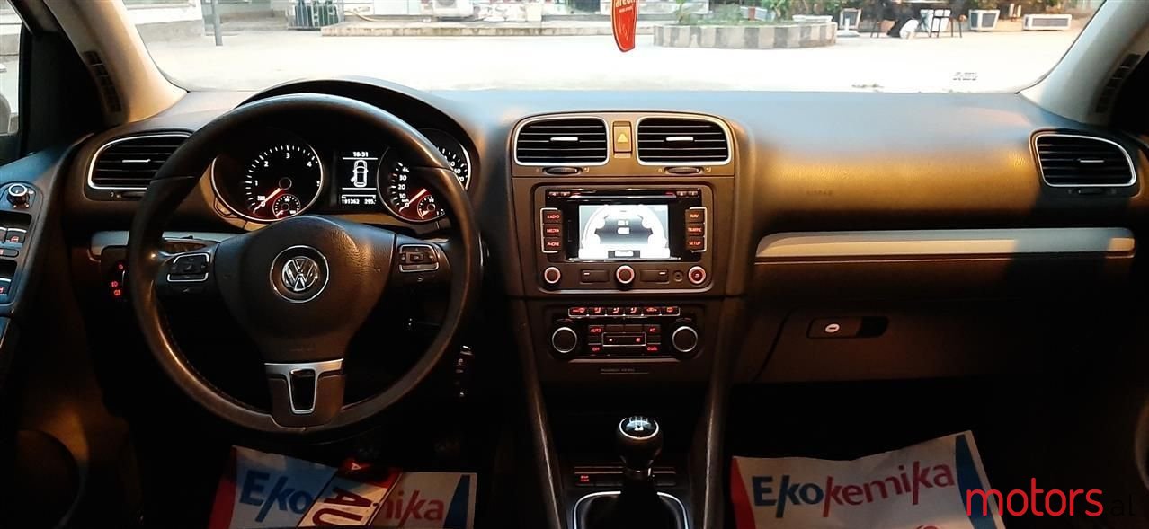 2011' Volkswagen Golf photo #5