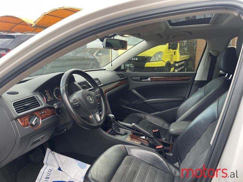 2012' Volkswagen Passat photo #2