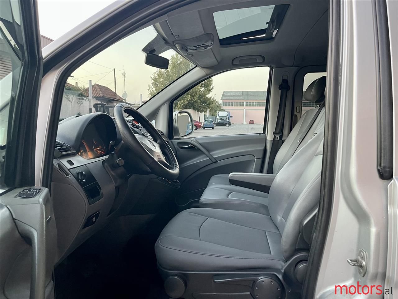 2008' Mercedes-Benz Viano photo #4