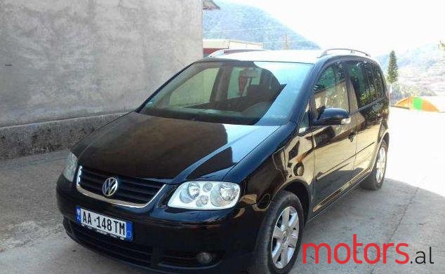 2004' Volkswagen Touran photo #1