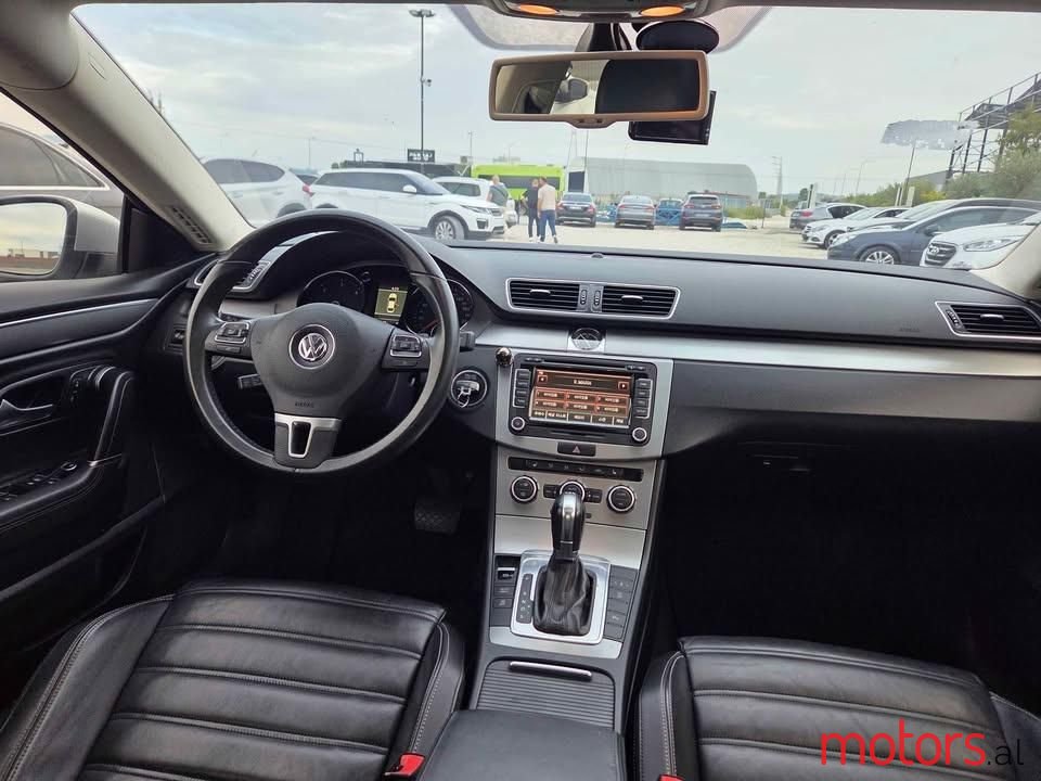 2013' Volkswagen Passat photo #5