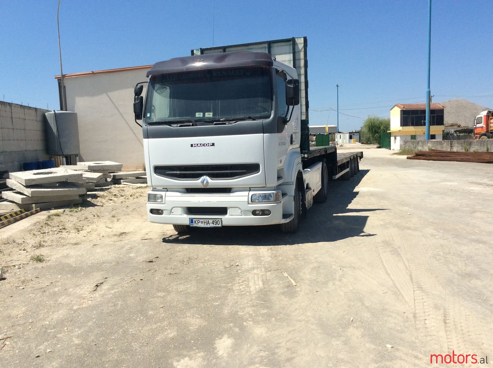 2002' Renault Trailer included in price photo #1