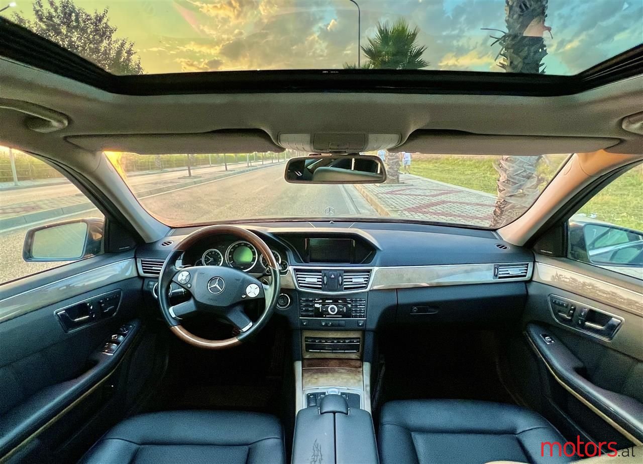 2011' Mercedes-Benz E 350 photo #4