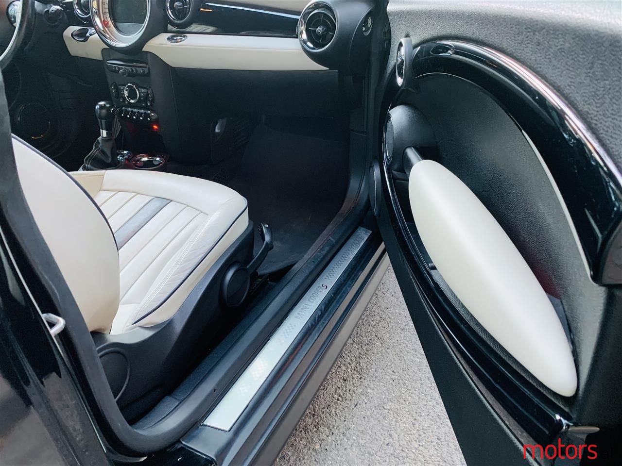 2015' MINI Cooper Sd photo #6