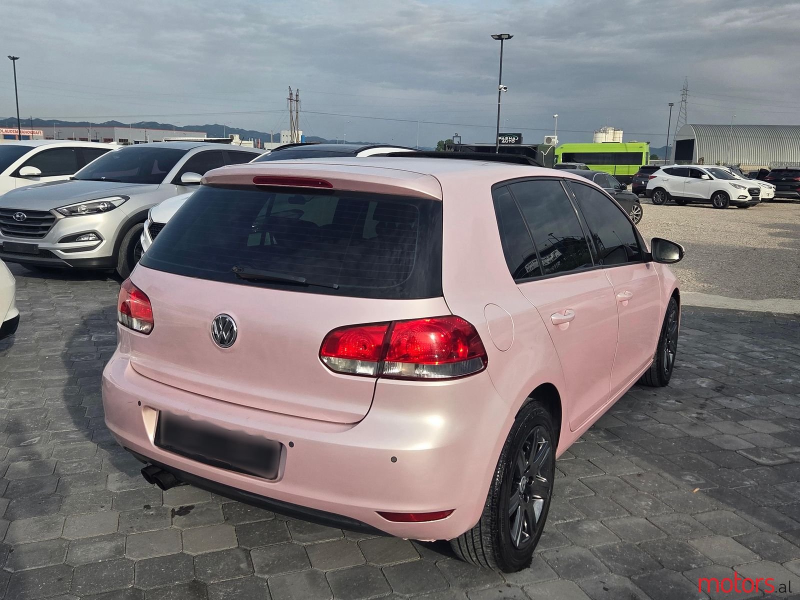 2011' Volkswagen Golf photo #4