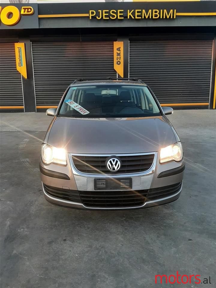 2007' Volkswagen Touran photo #2