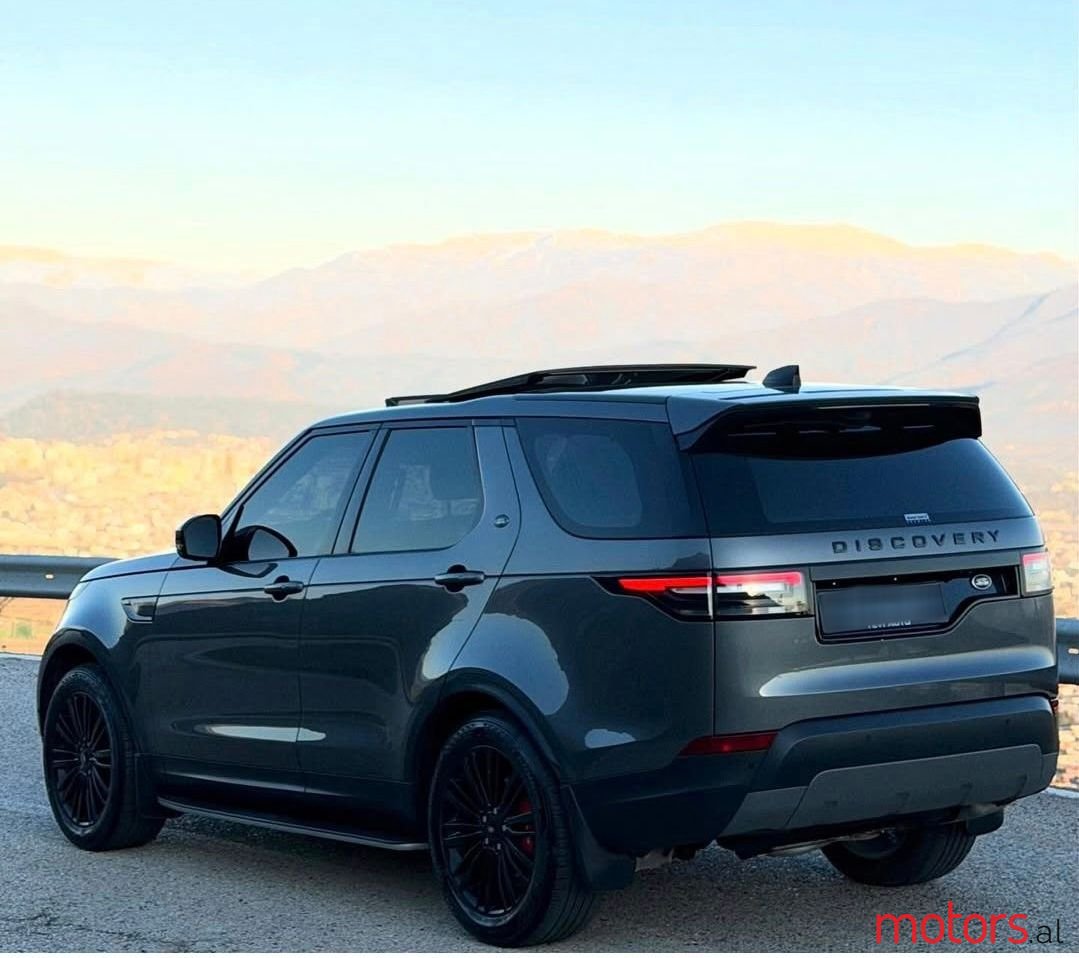2019' Land Rover Discovery photo #4