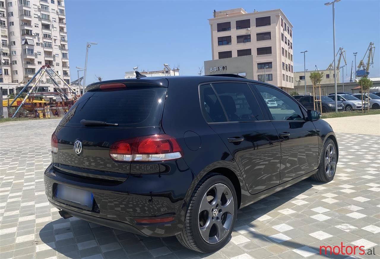 2011' Volkswagen Golf photo #6