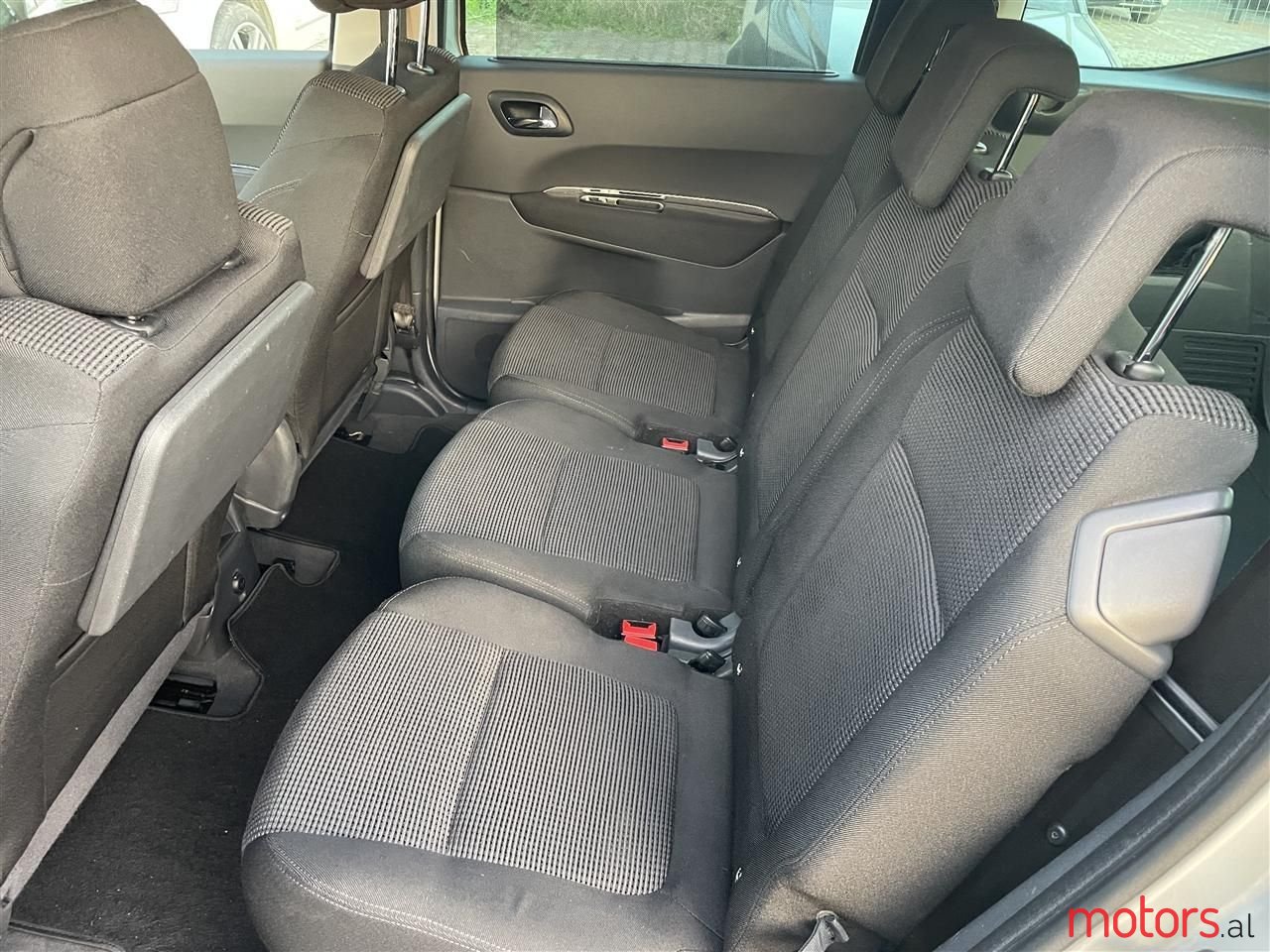 2010' Peugeot 5008 photo #4