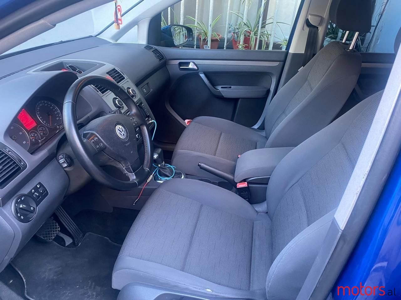 2009' Volkswagen Touran photo #1