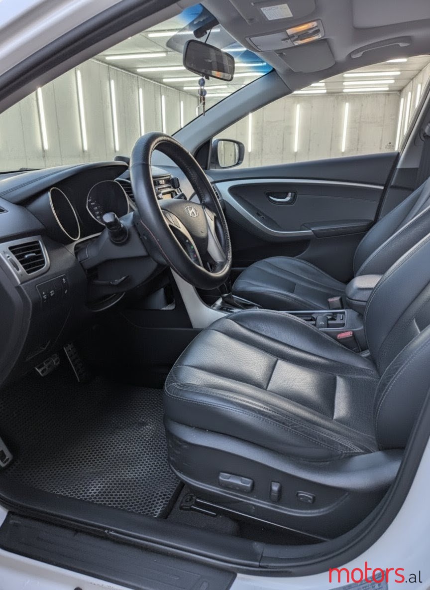 2012' Hyundai i30 photo #3