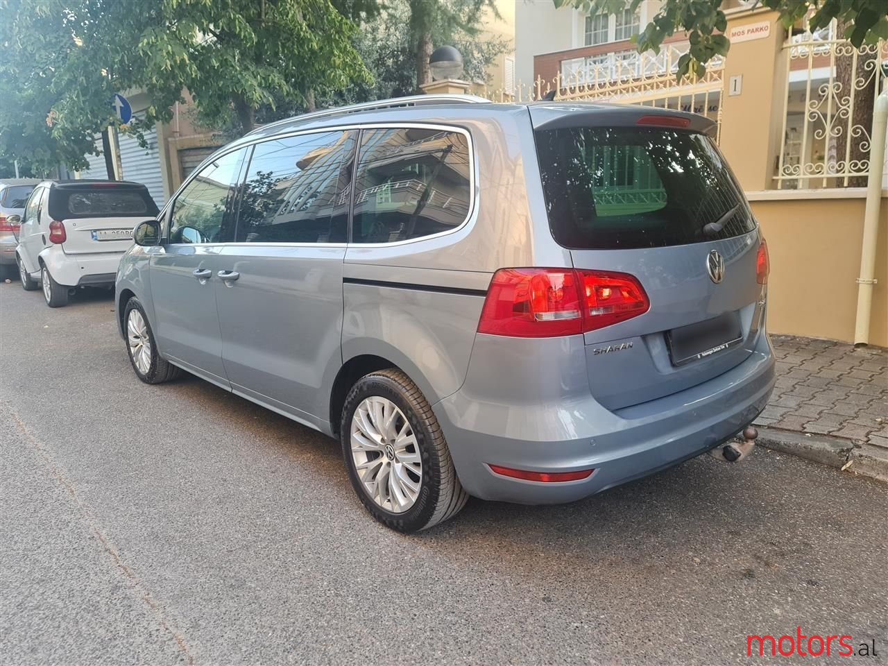 2011' Volkswagen Sharan photo #3